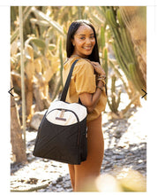 Charger l'image dans la galerie, Sac a couches style sac a dos avec son tapis a langer et boite a lingettes