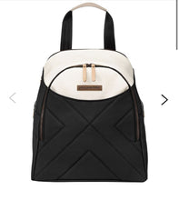 Charger l'image dans la galerie, Sac a couches style sac a dos avec son tapis a langer et boite a lingettes