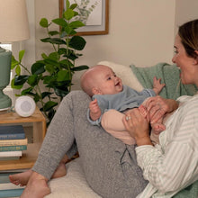 Charger l'image dans la galerie, Accessoires musical et bruit blanc - Ingenuity Pock-a-Bye Baby Streaming Music Player & Soother