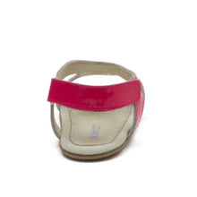 Charger l'image dans la galerie, First Kicks - FRAISE - Strawberry 6-9 mois
