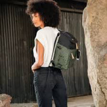 Charger l&#39;image dans la galerie, Sac a couches OLIVE Tempo backpack
