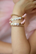Charger l'image dans la galerie, Paque de 4 Bracelets Pink LOVE
