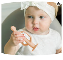 Charger l'image dans la galerie, Paquet de 2 brosses à dents en silicone - training toothbrush - 6 mois +
