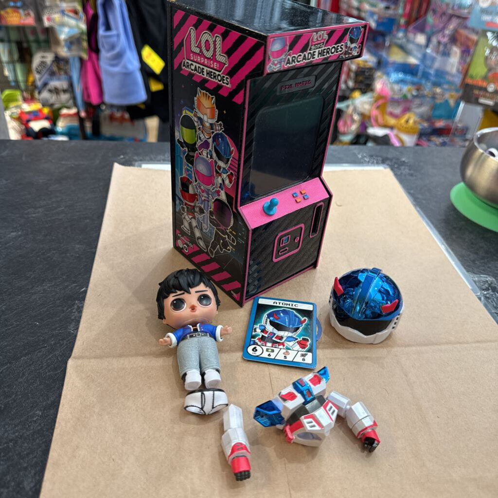 Poupee LOL avec armures et acces ARCADE HEROES
