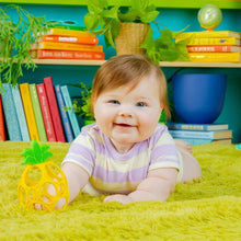 Charger l&#39;image dans la galerie, Jouet de entition ANANAS - Hold my own easy grasp teether toy PINEAPPLE 4&#39;&#39;
