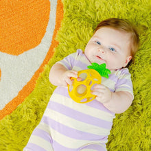 Charger l&#39;image dans la galerie, Jouet de entition ANANAS - Hold my own easy grasp teether toy PINEAPPLE 4&#39;&#39;
