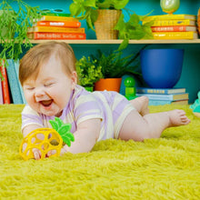 Charger l&#39;image dans la galerie, Jouet de entition ANANAS - Hold my own easy grasp teether toy PINEAPPLE 4&#39;&#39;
