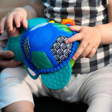 Charger l&#39;image dans la galerie, Peluche sensoriel - Ocean Explorers Neptunes Sensory Sidekick Activity Plush
