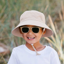 Charger l&#39;image dans la galerie, Lunettes de soleil polarisées flexibles UV-400 avec sangle pour bébé et enfant OLIVE KHAKI - 6 mois - 2 ans
