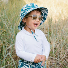 Charger l&#39;image dans la galerie, Lunettes de soleil polarisées flexibles UV-400 avec sangle pour bébé et enfant OLIVE KHAKI - 6 mois - 2 ans
