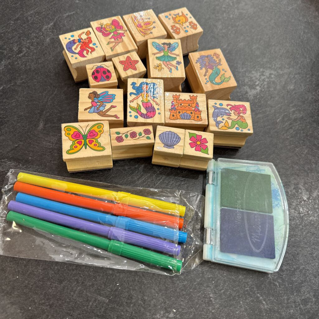 Jeu d'etampes avec 16 etampes en BOIS + 2 eponges + 5 crayon