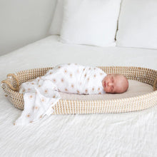 Charger l&#39;image dans la galerie, SOLEILS - Couverture en mousseline OU pour emmailloter - Swaddling blanket SUNS
