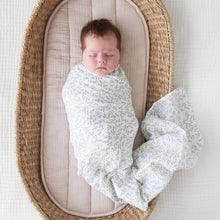 Charger l&#39;image dans la galerie, COCHONNETS - Couverture en mousseline OU pour emmailloter - Swaddling blanket PIGGIES
