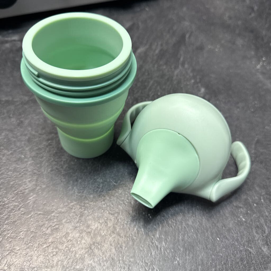 Tasse d'apprentissage en SILICONE avec poignee adjustable et couvercle