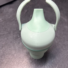 Charger l&#39;image dans la galerie, Tasse d&#39;apprentissage en SILICONE avec poignee adjustable et couvercle
