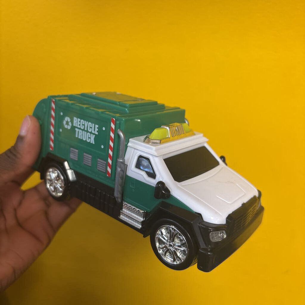 PETIT Camion recyclage fait SON