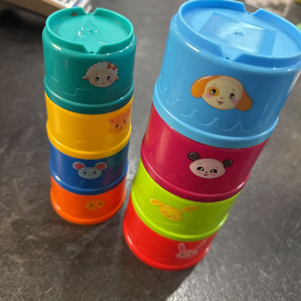 Lot de 8 cups a empiler