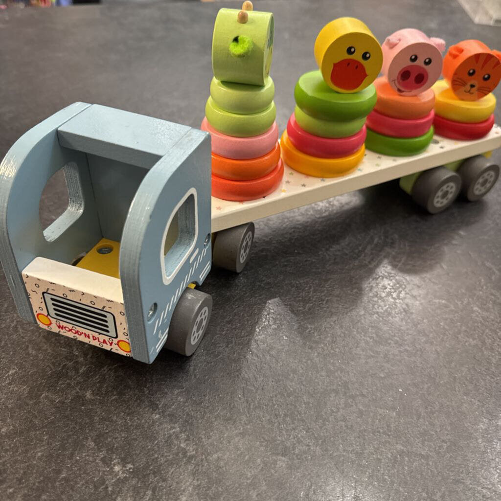 Camion transporteur en BOIS a empiler avec 17 anneuax