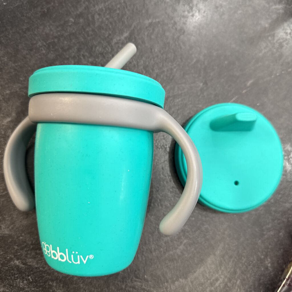 Verre avec sa paille et extra couvercle a bec EN SILICON