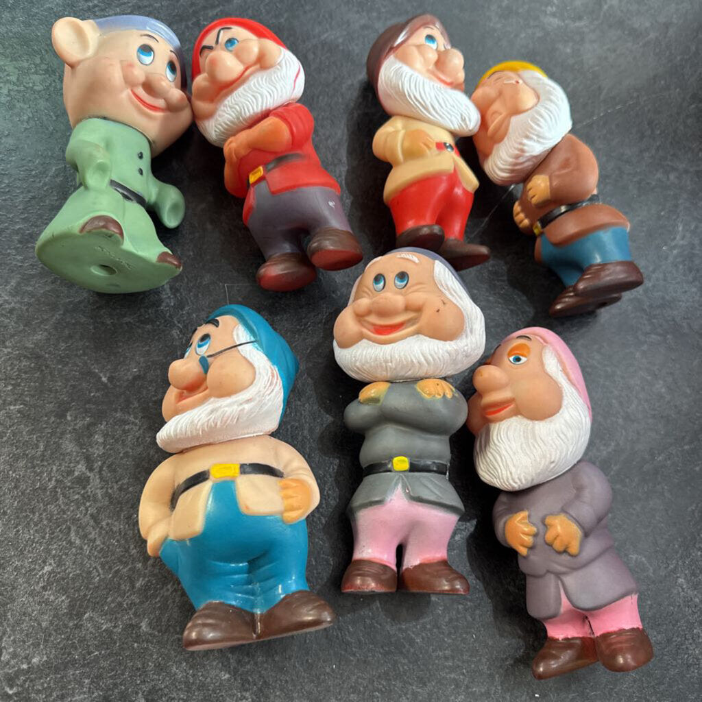 Lot de 7 figurines NAINS