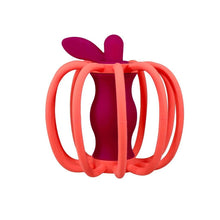 Charger l&#39;image dans la galerie, Hochet et jouet de dentition Pomme - Raz-AppleTeether &amp; Rattle Toy
