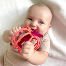 Charger l&#39;image dans la galerie, Hochet et jouet de dentition Pomme - Raz-AppleTeether &amp; Rattle Toy
