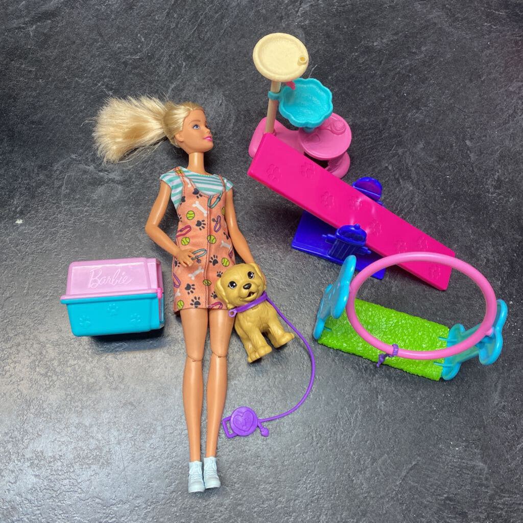 Poupee BARBIE Entraîneur de Chiens et Chat avec 6 accessoires