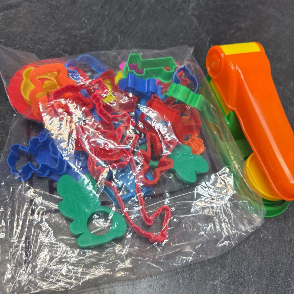 Lot de 30 moules / access pour pate a modeler