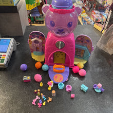 Charger l&#39;image dans la galerie, EXCELLENT ETAT Polly Pocket - Coffret de jeu Gumball Bear AVEC 1 figurines et BPC de mini accesoires
