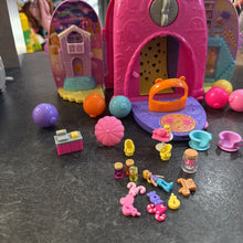 Charger l&#39;image dans la galerie, EXCELLENT ETAT Polly Pocket - Coffret de jeu Gumball Bear AVEC 1 figurines et BPC de mini accesoires
