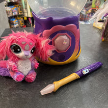 Charger l&#39;image dans la galerie, JOUET RARE Mascotte dans sa boule de cristal fait SONS LUMIERES et BRUME
