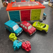 Charger l&#39;image dans la galerie, COMPLET Garage a cles avec ses 3 voitures et cles
