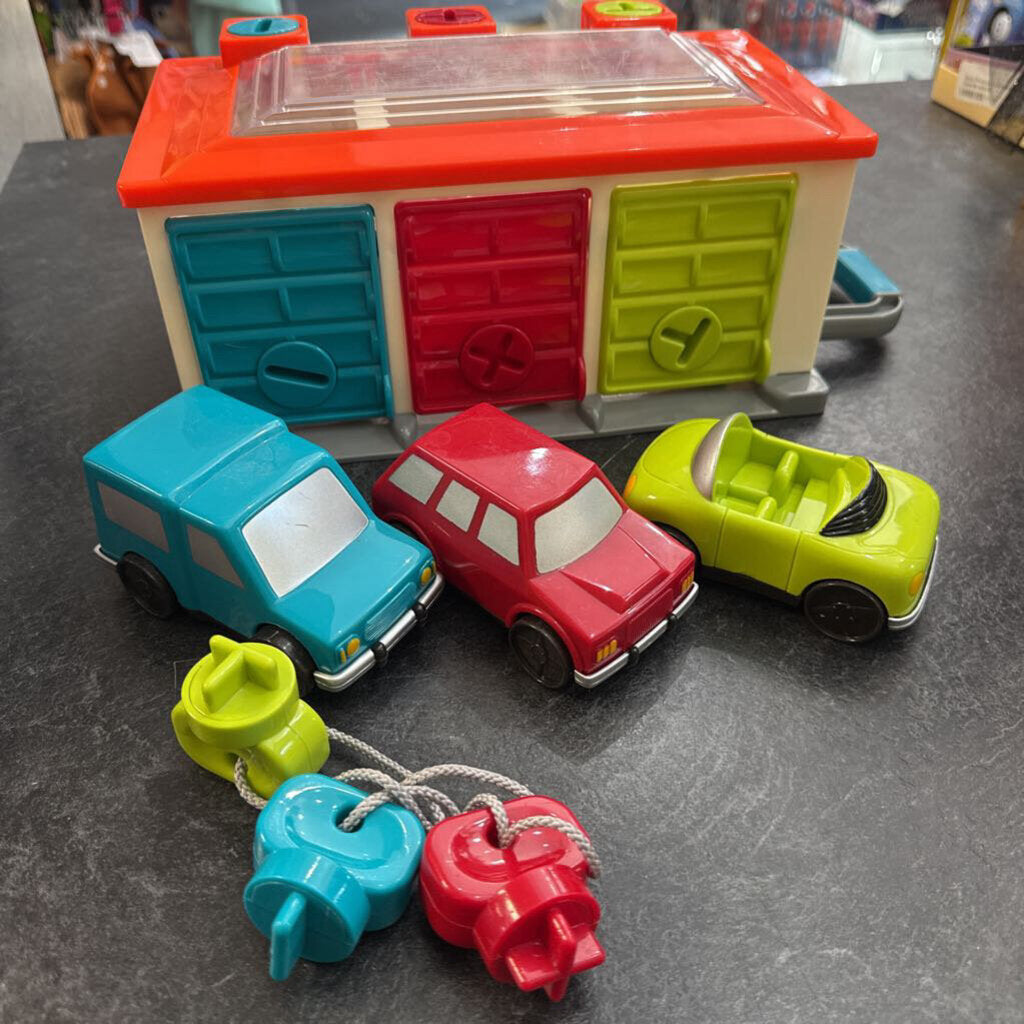 COMPLET Garage a cles avec ses 3 voitures et cles