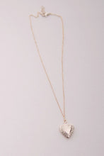 Charger l'image dans la galerie, Collier COEUR VEROUILLÉ - Heart Locket Necklace
