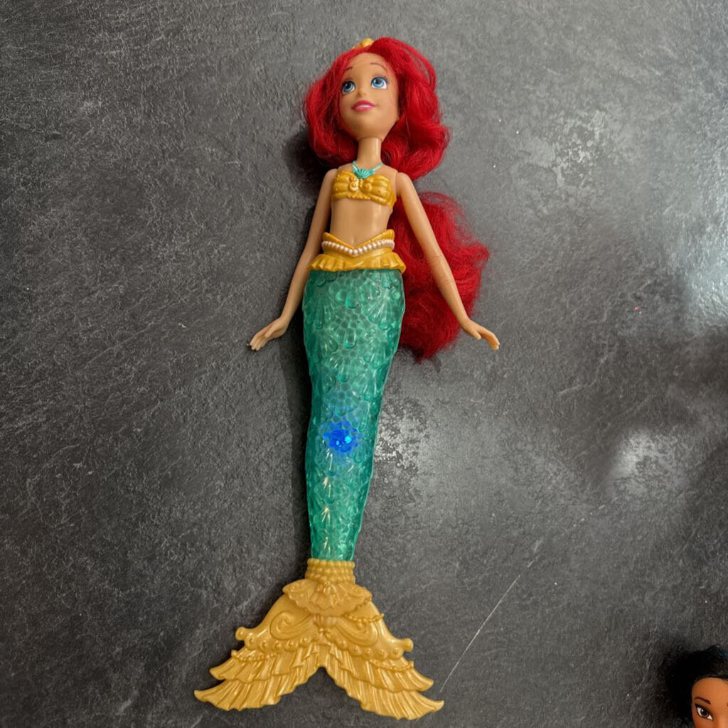 Poupee PRIINCESSE Petite Sirene Fait LUMIERE