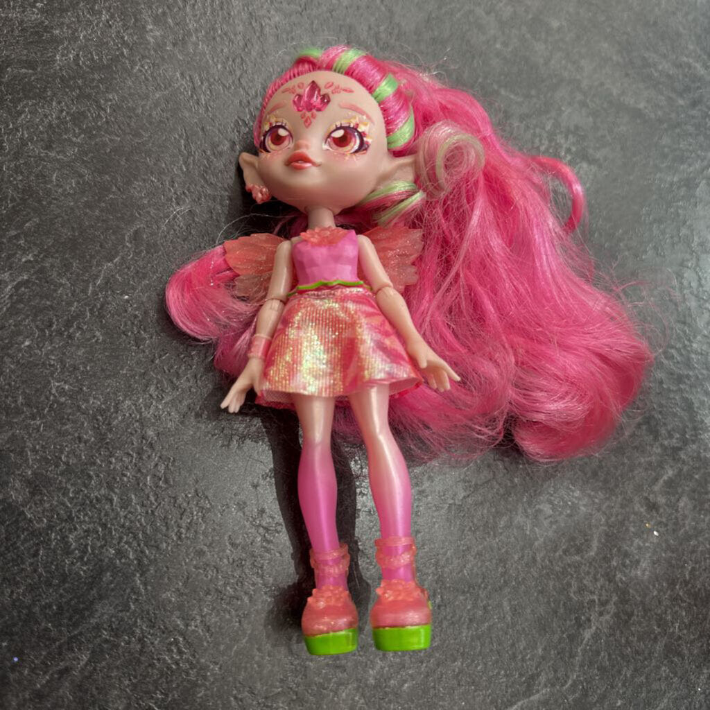 Petite poupee ELFE rose