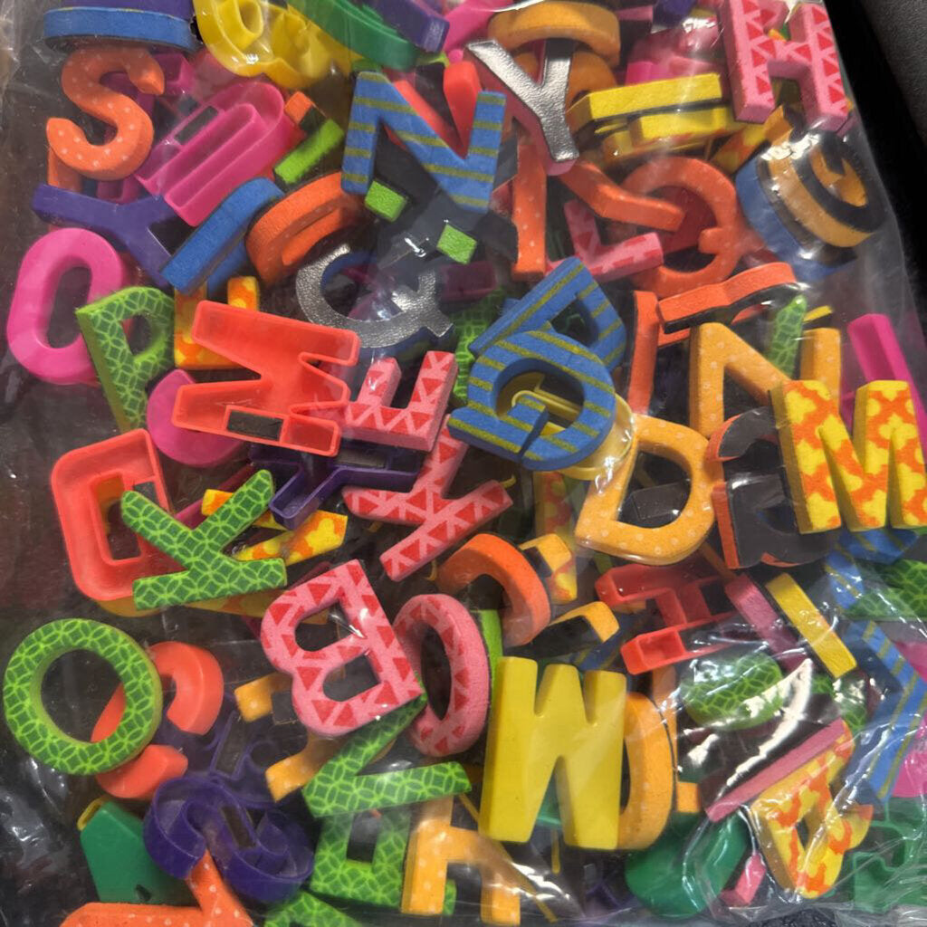 Lot de + de 130 lettres chiffres magnetiques