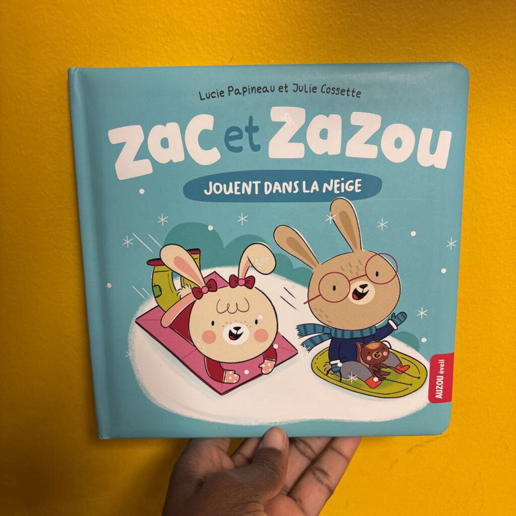 Zac et zazou jouent dans la neige