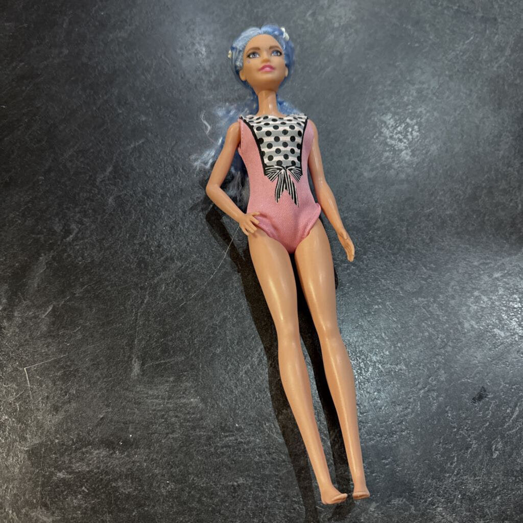 Poupee BARBIE avec maillot rose chevaux bleu ( pas chaussures)