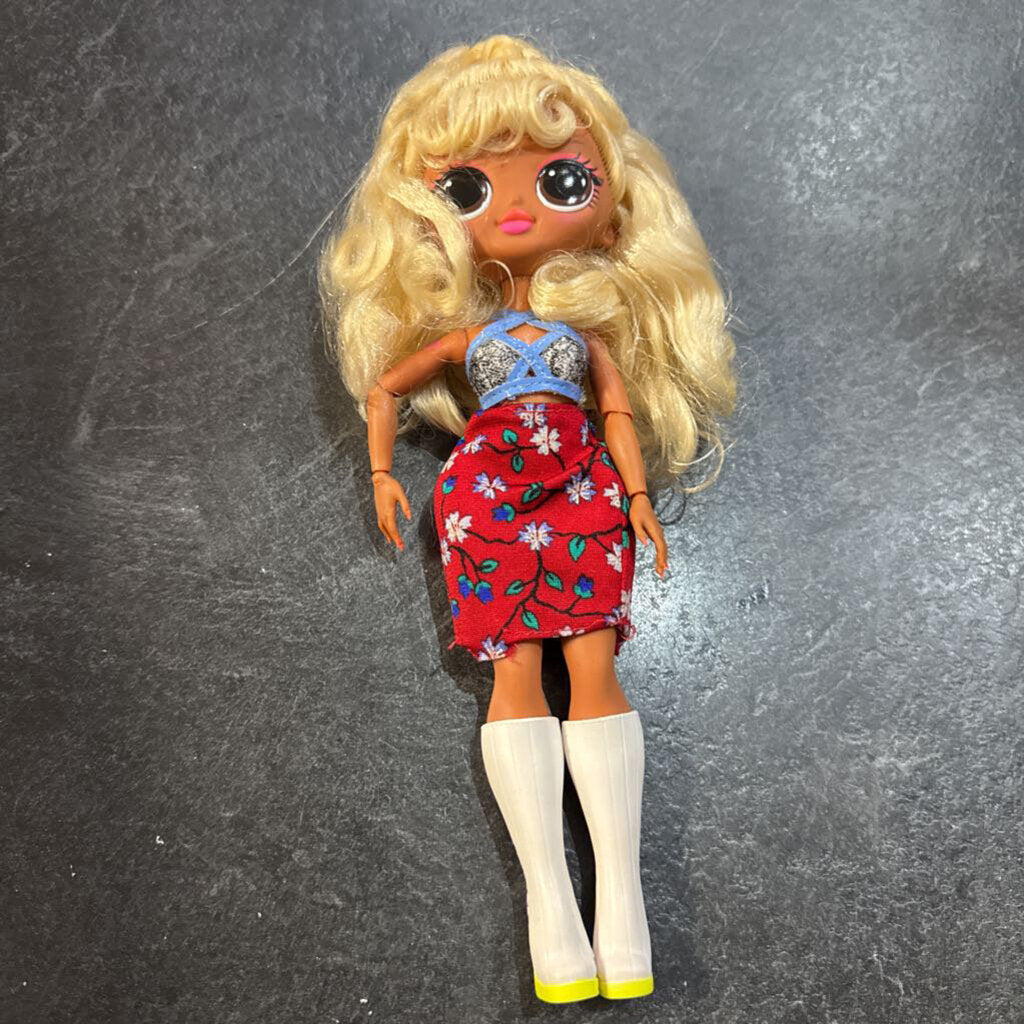 Poupee avec chevaux blonde + robe rouge + bottes blanches