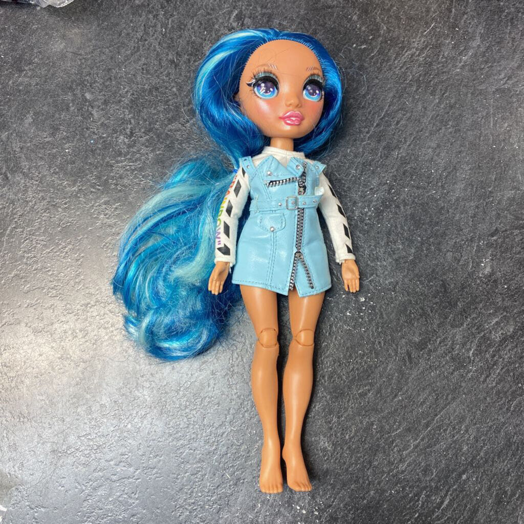 Poupee chevaux bleu + robe + t shirt manches longues ( pas chaussures )