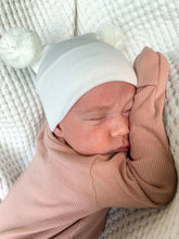 Charger l&#39;image dans la galerie, Bonnet de naissance avec DOUBLE pompon NOUVEAU NE
