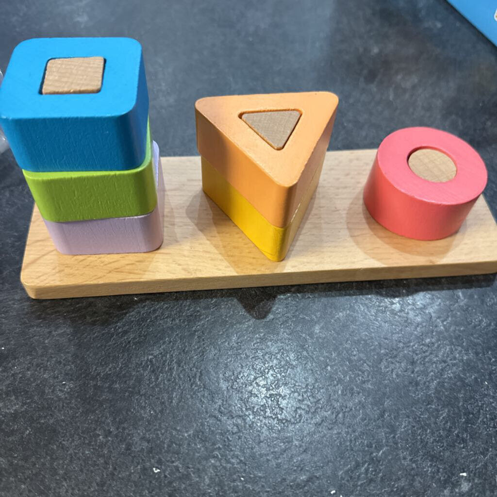 jouet en bois a empiler-forme geometrique