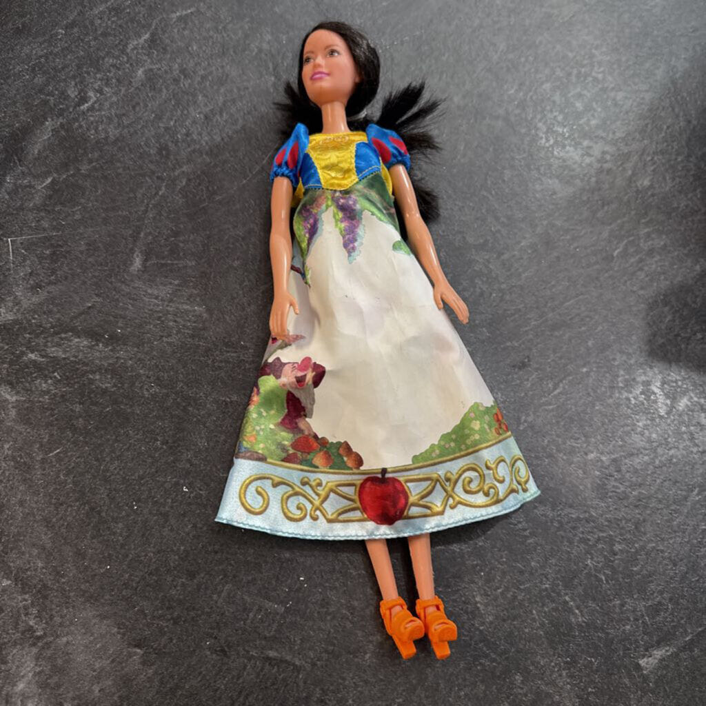 Pouppe style Barbie Princesses BLNCHE NEIGES robe blanc bleu + chaussures orange