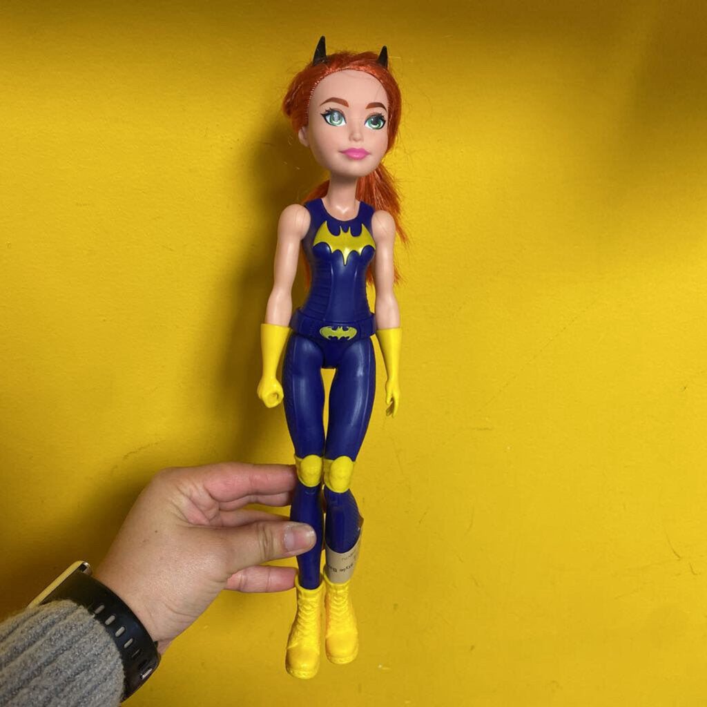 Pouppe Style Barbie chevaux rouge BAT WOMAN