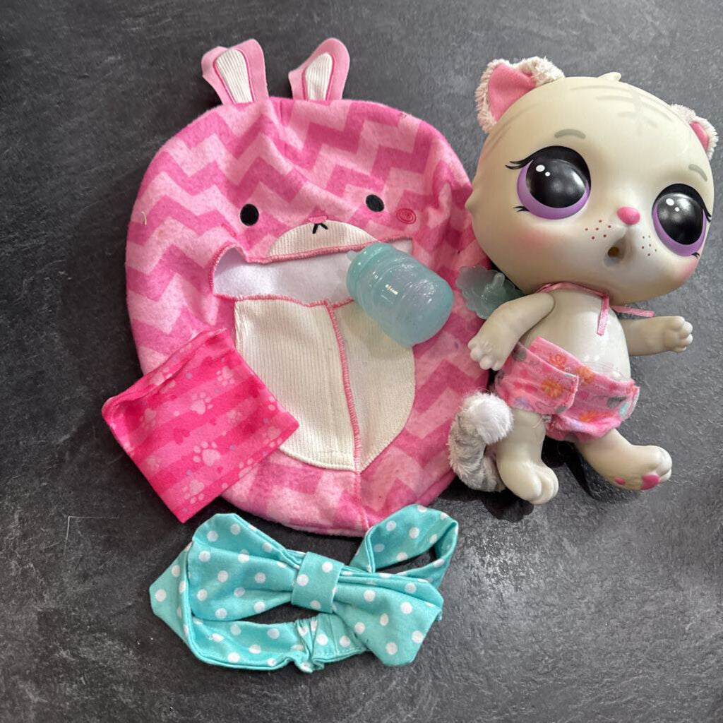 BEBE Surpsise CHATON qui boit et fait Pipi + 4 accesoires