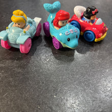 Charger l&#39;image dans la galerie, Lot de 3 voitures Little People PRINCESSES
