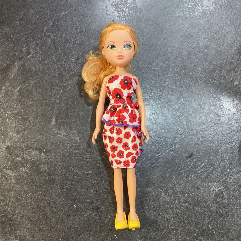 Pouppe STYLE Barbie chevaux blonde + robe rouge + chaussures jaune