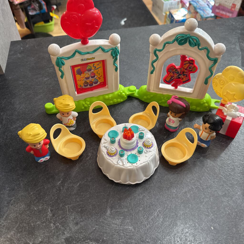 COMPLET Jouet LITLE PEOPLE La Fete d'Anniversaire 8 accesoires + 4 figurines fait SON