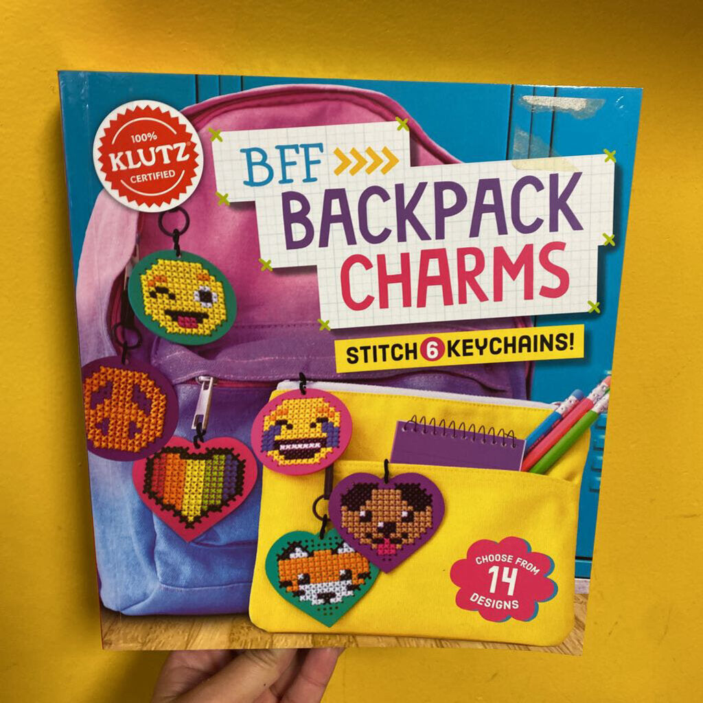 NEUF Boite avec livre pour creer porte clees